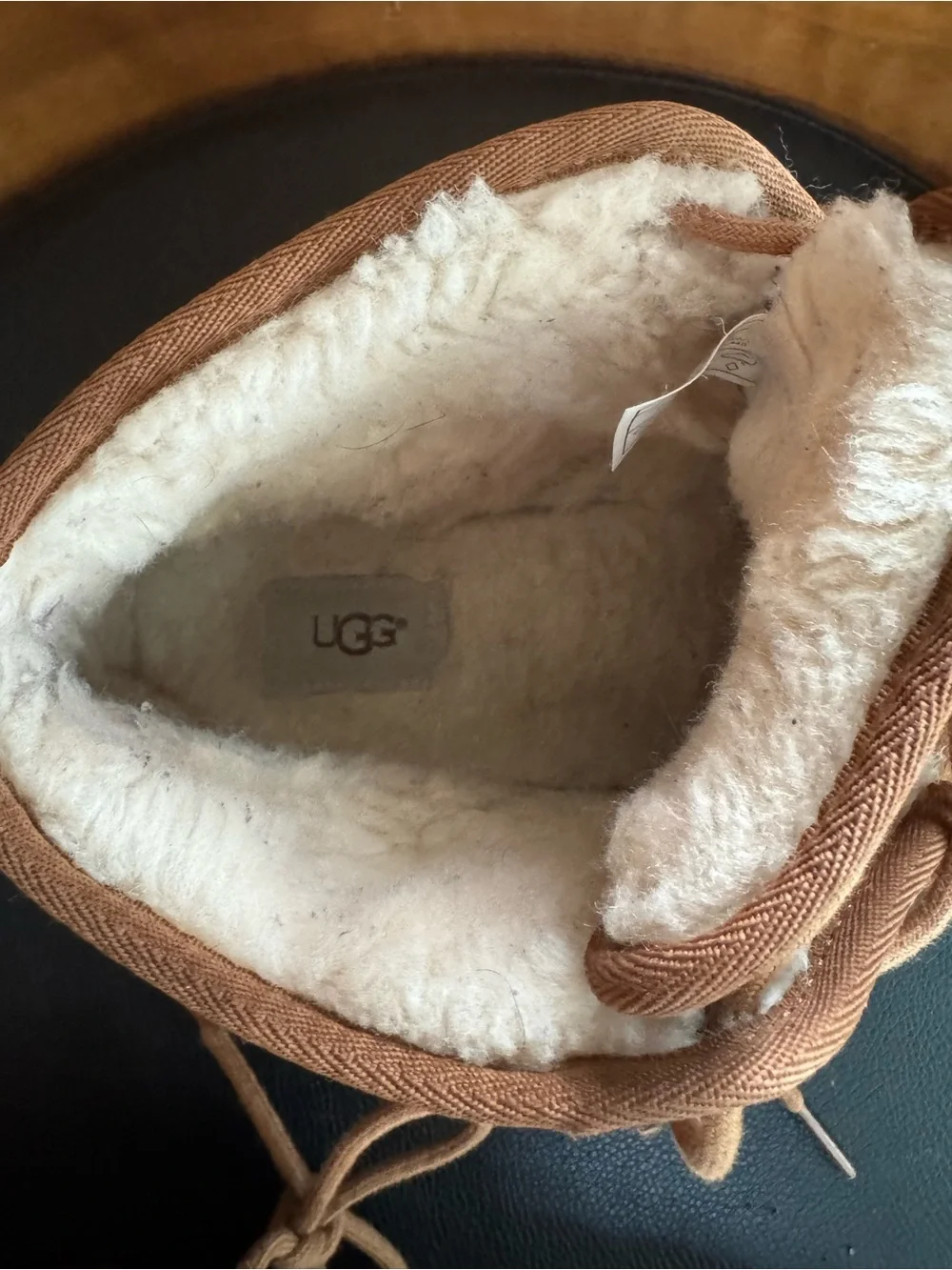UGG Men’s Neumel Chukka Suede Shearling-Lined Lace-Up Boots Size 9
